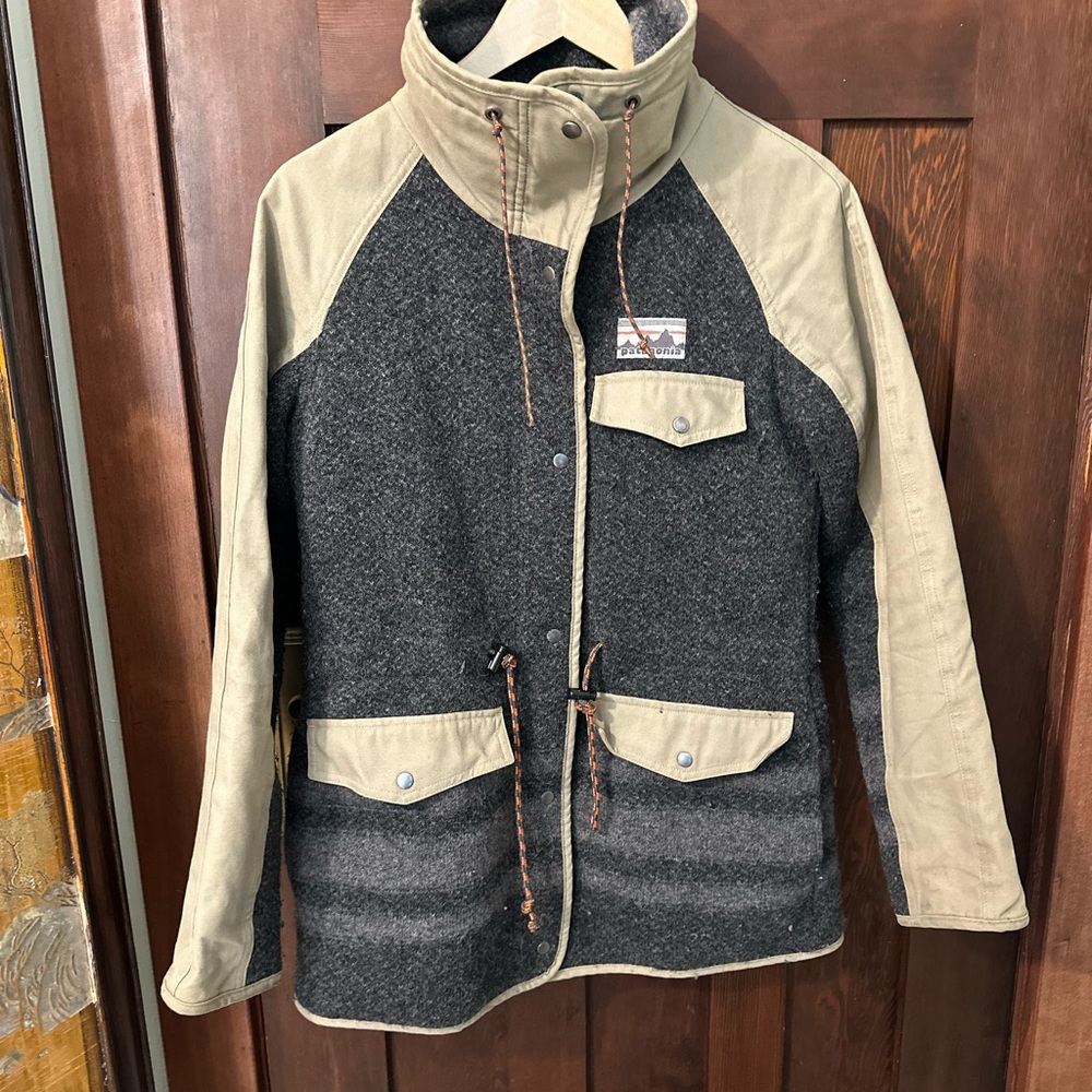 Patagonia Women's Wool Beige and Grey Jacket